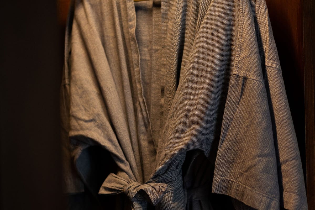 Gratis toiletartikelen, een haardroger, badjassen, pantoffels