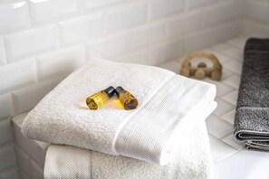 Deluxe Double Room, Ensuite, Garden View (Chambre Foulque) | Miscellaneous - Domaine de Roque Haute (Portiragnes)