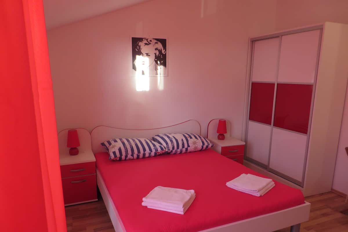 Studio, 1 Queen Bed, Sea View