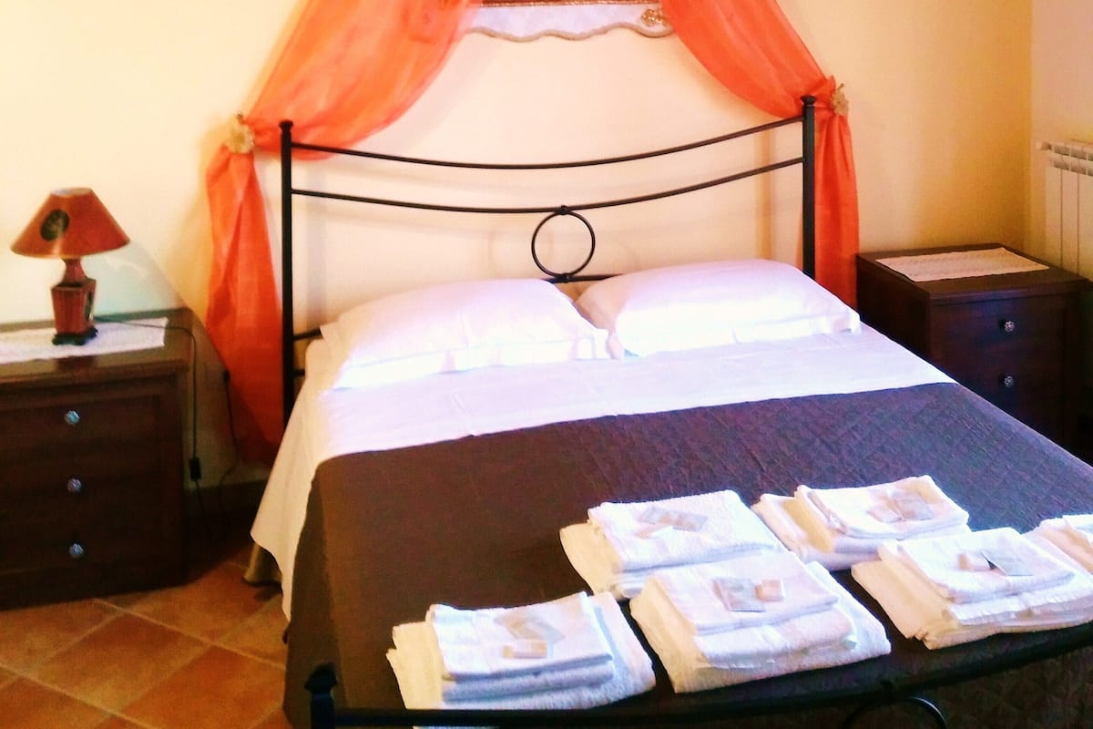 Premium bedding, down comforters, in-room safe, blackout drapes