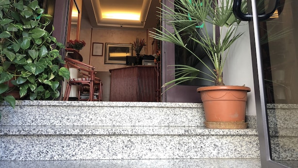 Unclassified image, 1 of 13, button - La caravella (Milan)