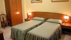 Unclassified image, 2 of 13, button - La caravella (Milan)