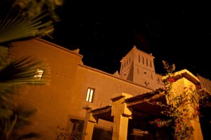 Façade de l’hébergement - soirée/nuit