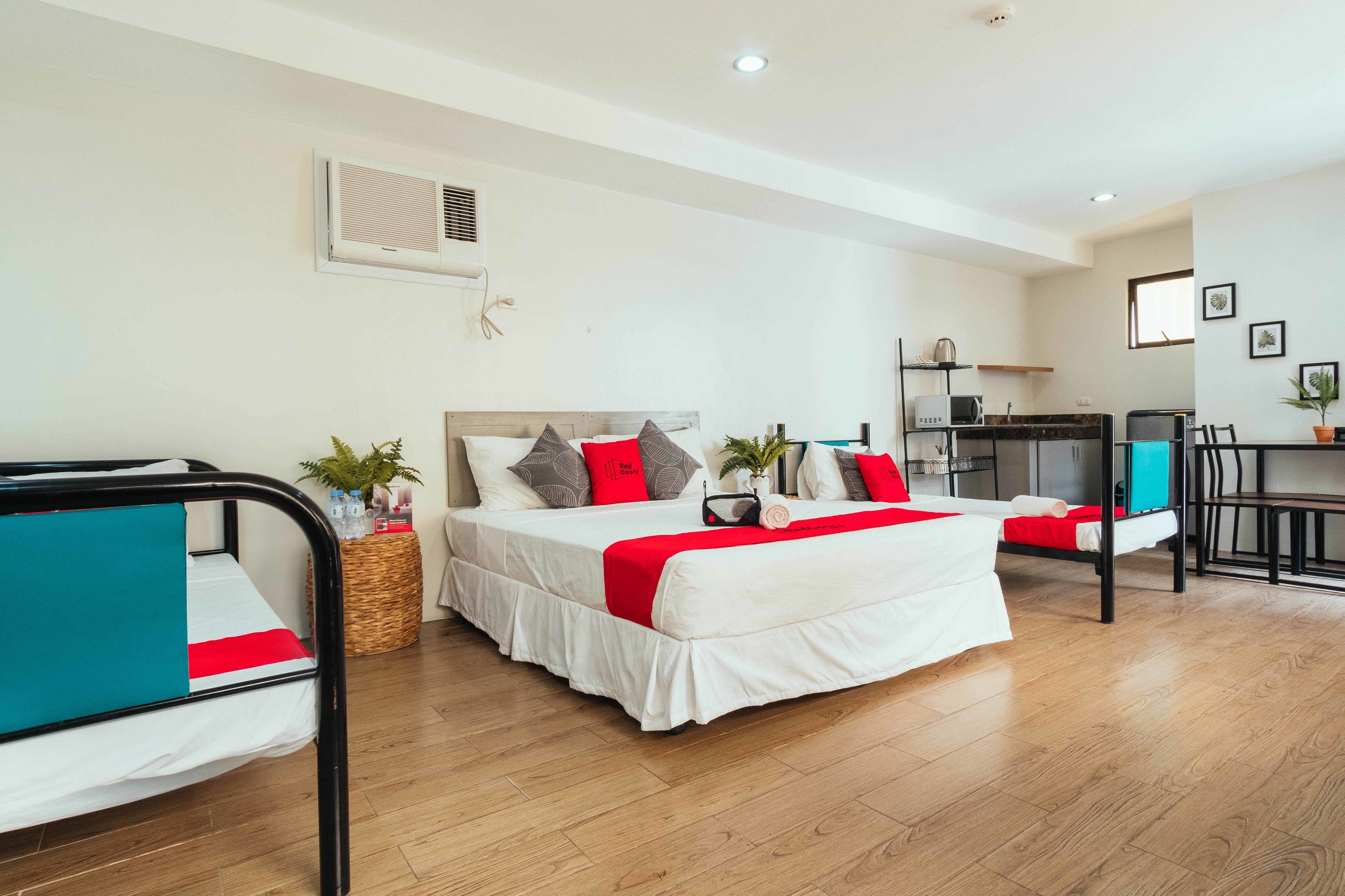 family room | free wifi, bed sheets