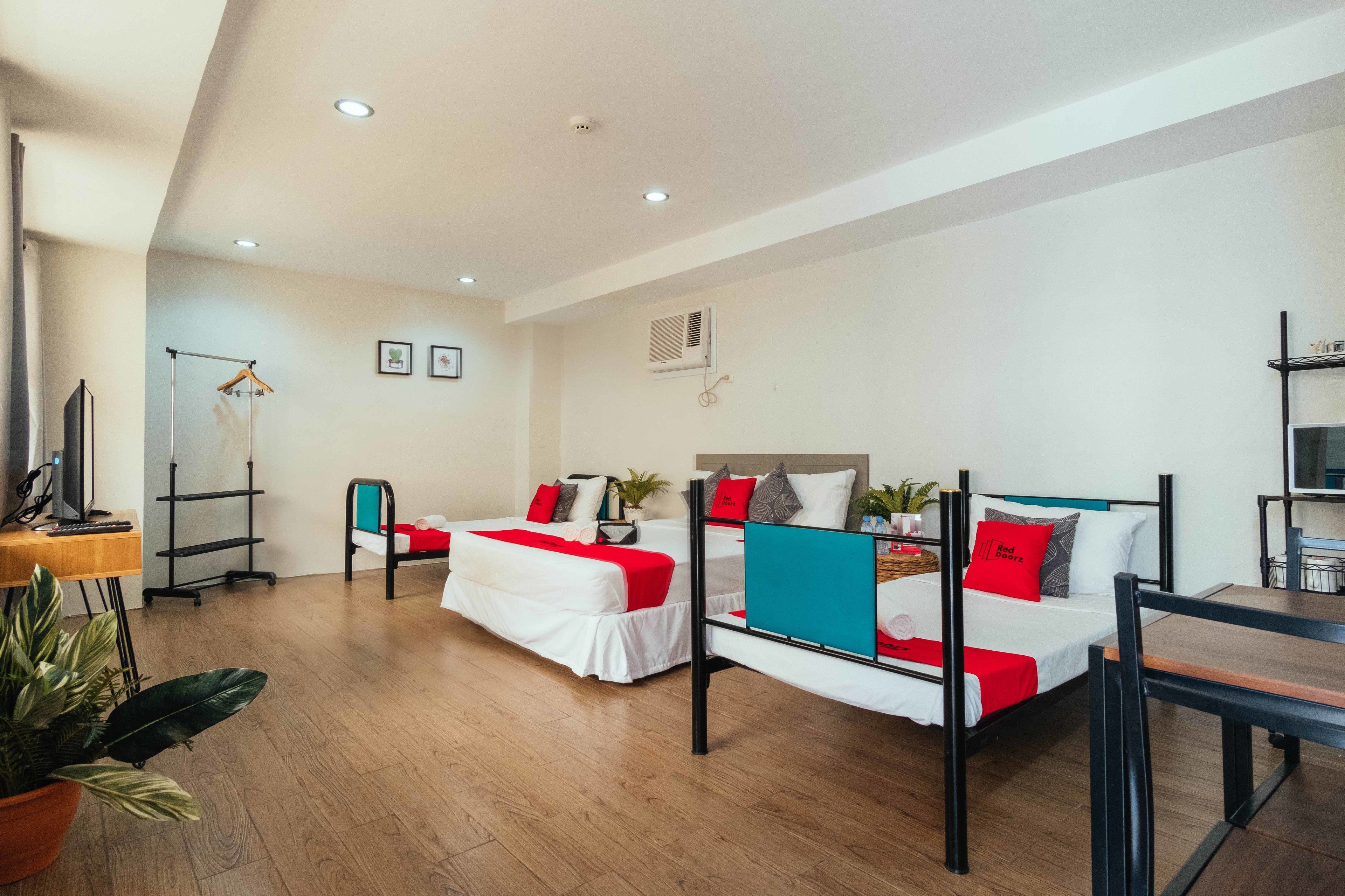 family room | free wifi, bed sheets