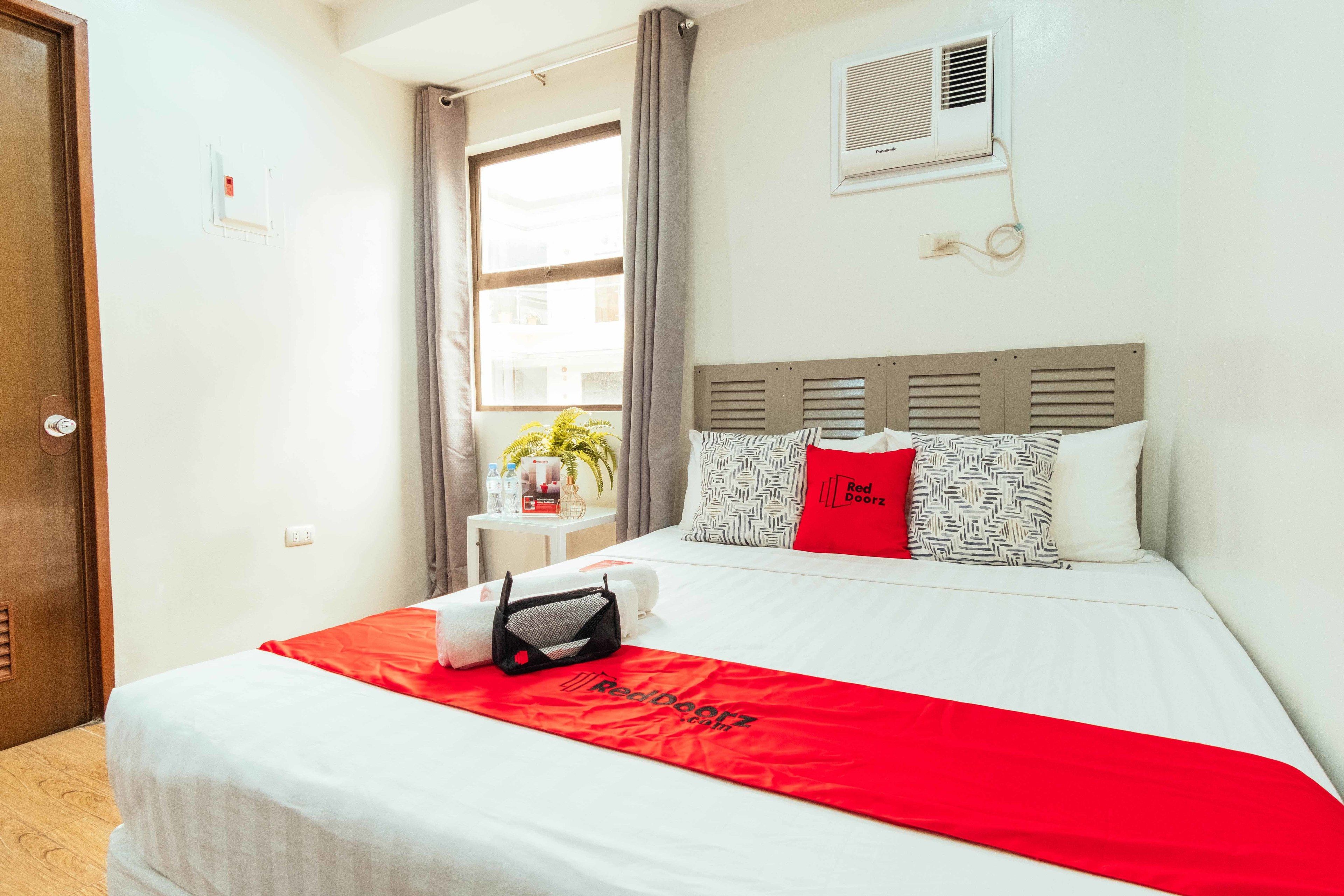 room | free wifi, bed sheets