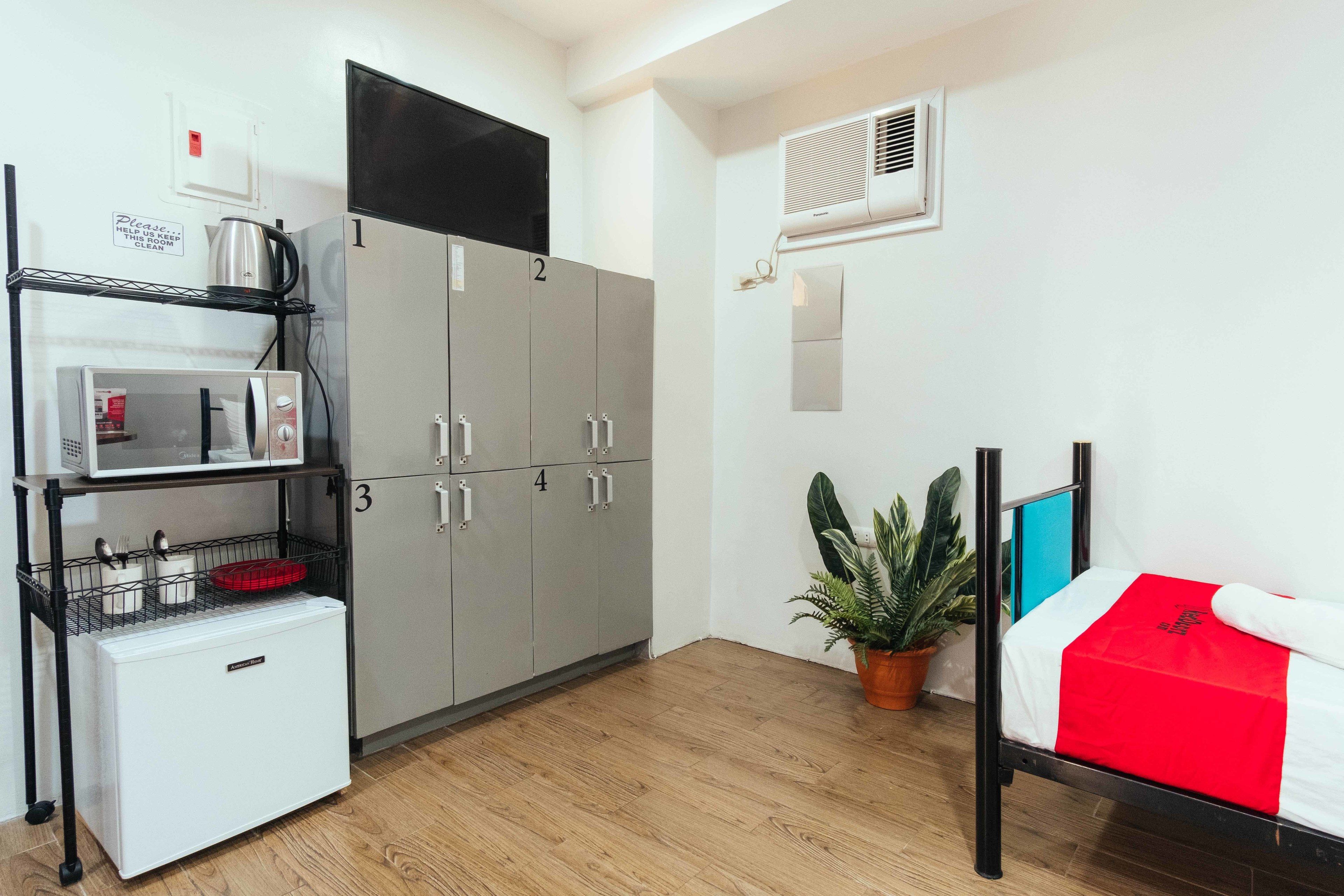 family room | free wifi, bed sheets