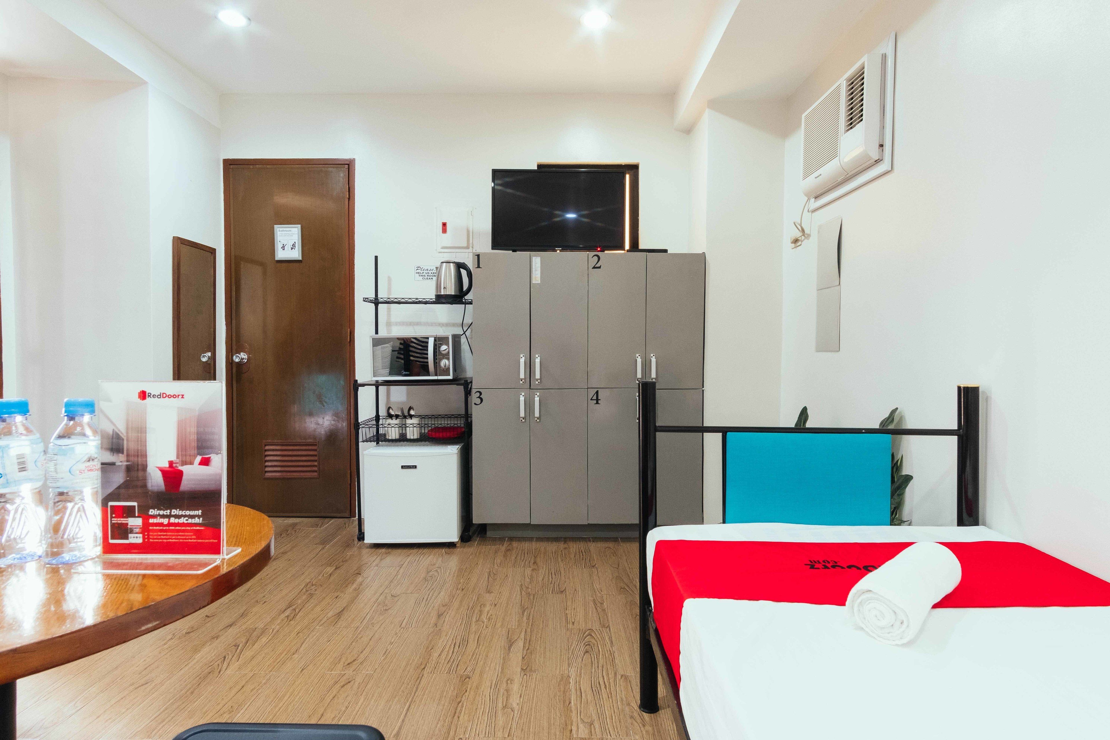 family room | free wifi, bed sheets