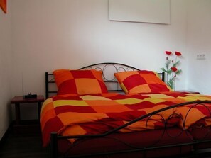 Laptop workspace, blackout curtains, soundproofing, free WiFi - Rolling Vista (Rockeskyll)