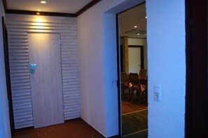 Laptop workspace, blackout curtains, soundproofing, free WiFi - Rolling Vista (Rockeskyll)