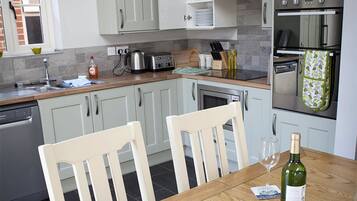 Cottage, 4 Bedrooms (Blacksmith’s ) | Private kitchen | Fridge, microwave, oven, stovetop
