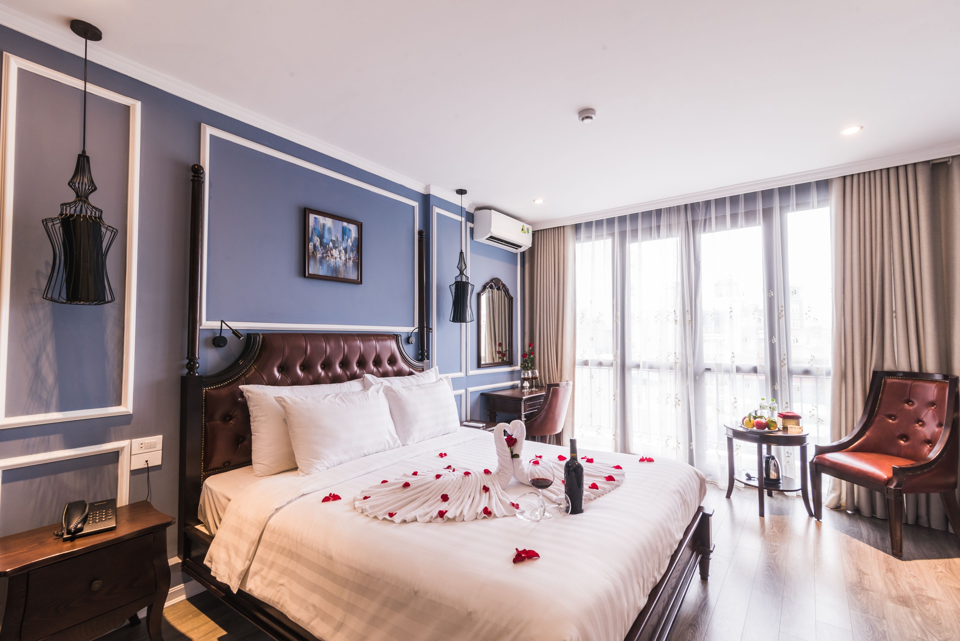 suite | 1 bedroom, minibar, in-room safe, desk