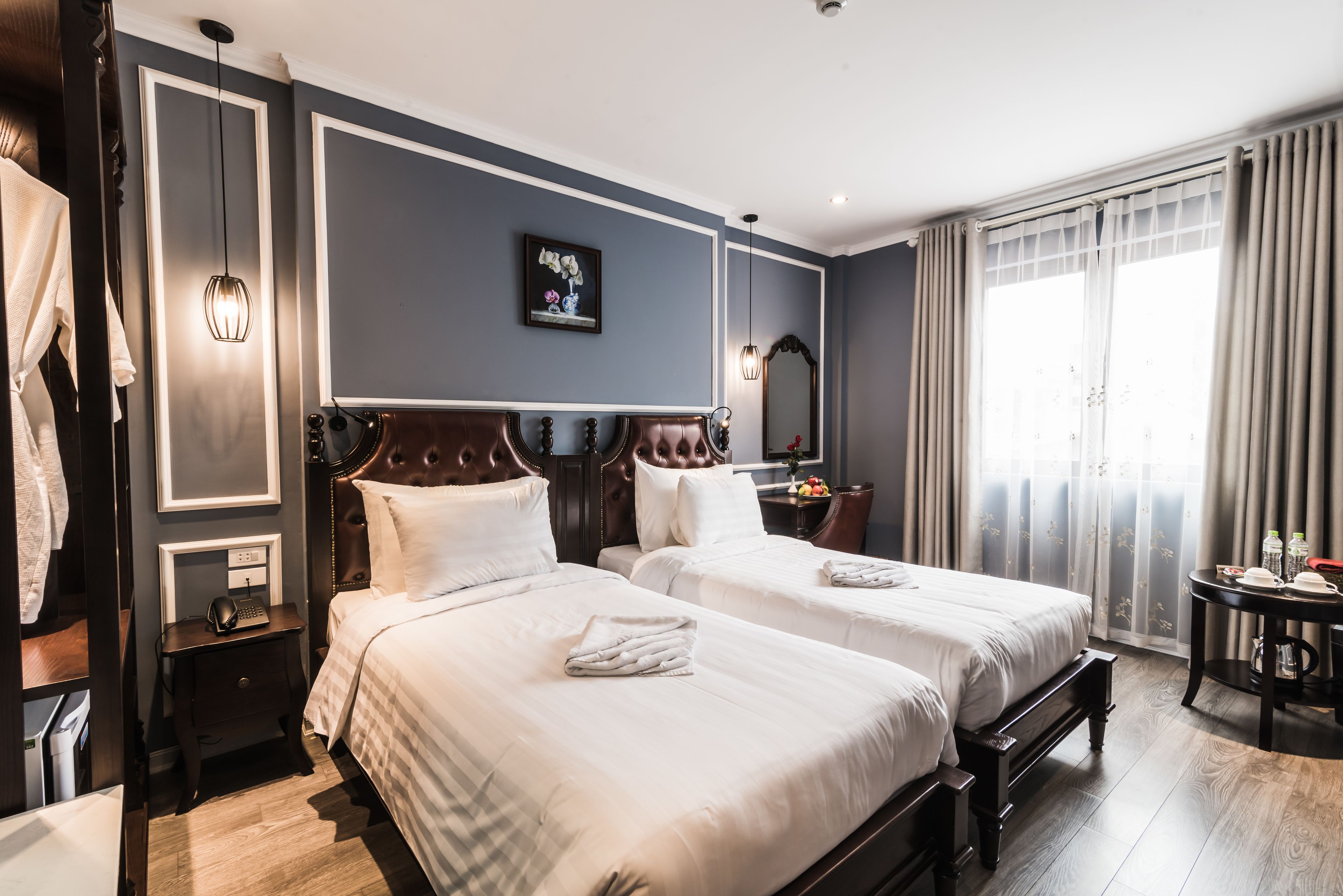 deluxe room | 1 bedroom, minibar, in-room safe, desk