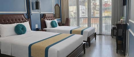 Chambre Triple Familiale, balcon, vue ville | Façade de l’hébergement