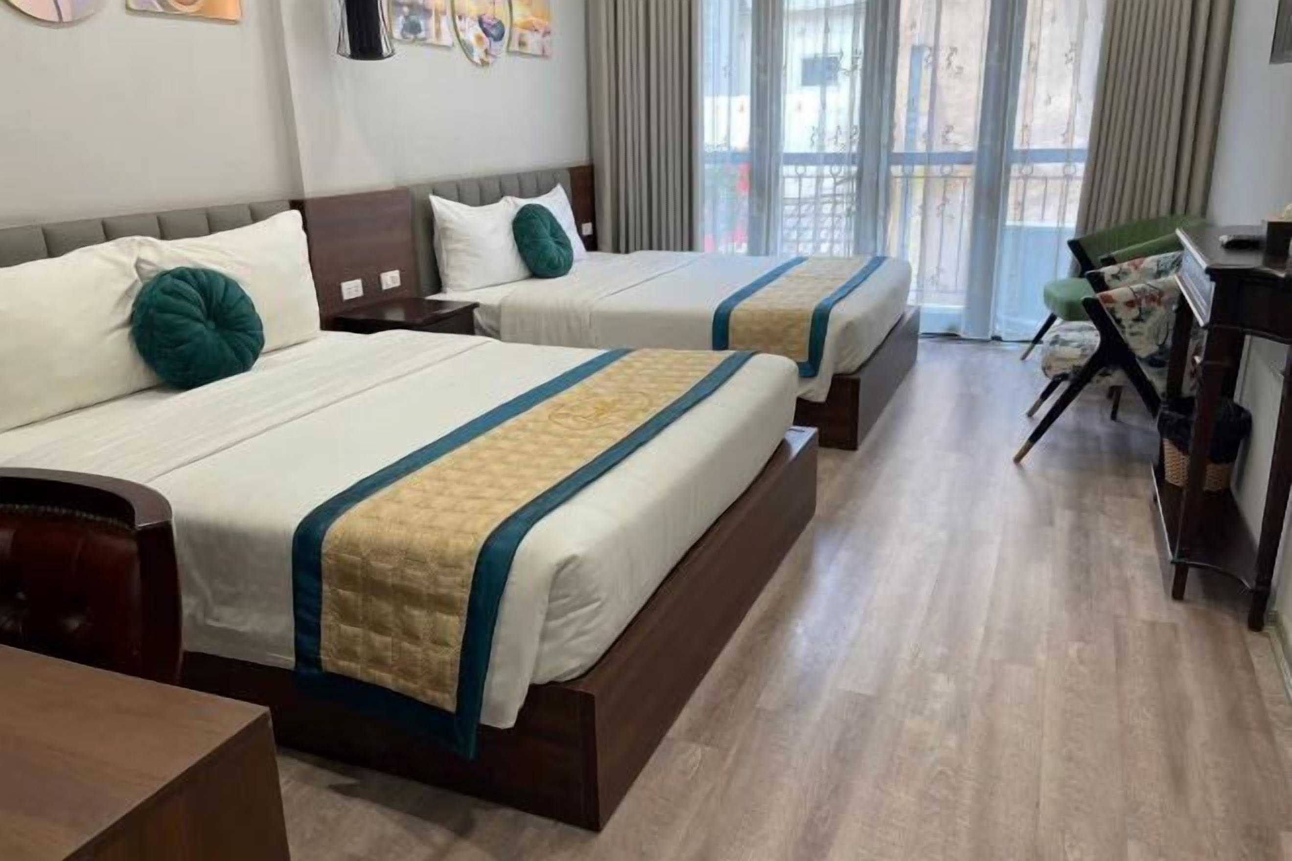 Minibar, két bảo mật tại phòng, bàn, màn/rèm cản sáng 