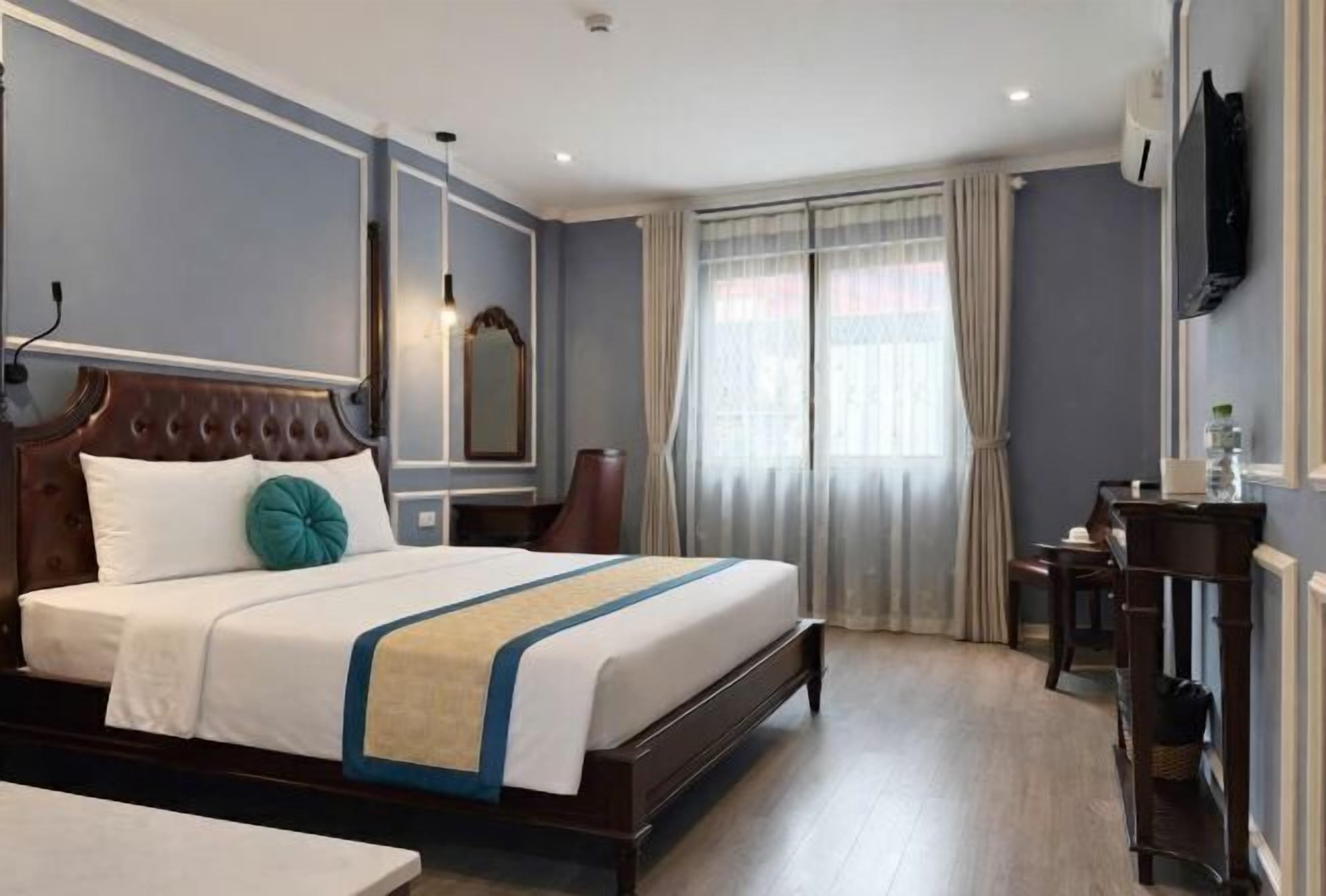 Hochwertige Bettwaren, Minibar, Zimmersafe, Schreibtisch