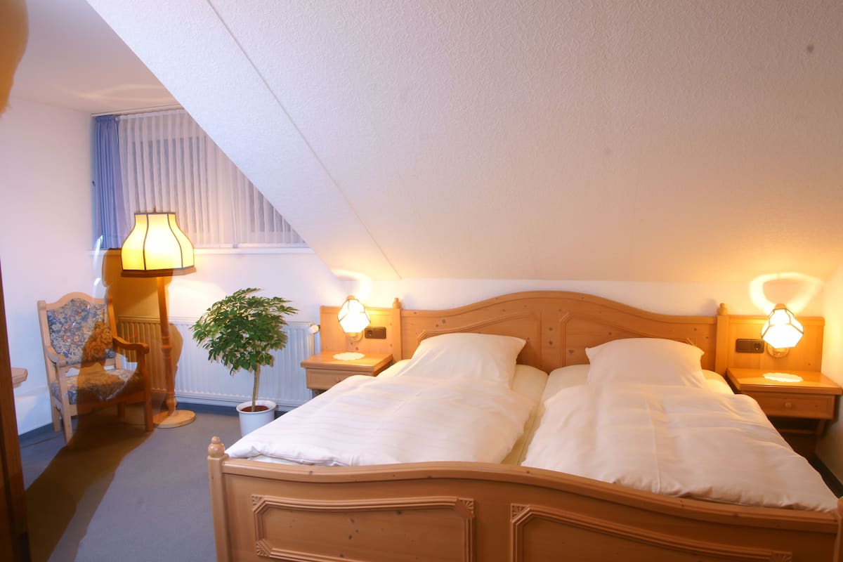 Bureau, Wi-Fi gratuit, draps fournis