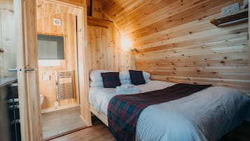 Soundproofing, free WiFi, bed sheets