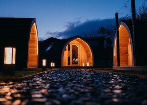 Schallisolierte Zimmer, kostenloses WLAN, Bettwäsche