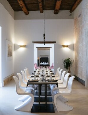 Free daily continental breakfast - Artemisia Domus - Centro Storico (Naples)