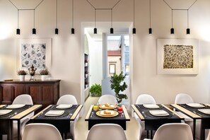 Desayuno continental incluido todos los días 