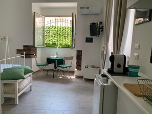 50-cm flat-screen TV with digital channels, TV - Catania House (Catania)