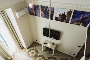 ห้องแฟมิลี่, ระเบียง (Superior) | มินิบาร์, โต๊ะทำงาน, ผ้าม่านกันแสง, ห้องเก็บเสียง