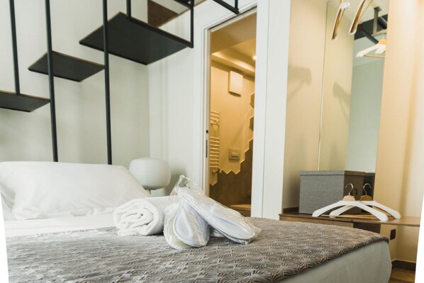 ห้องแฟมิลี่, ระเบียง | มินิบาร์, โต๊ะทำงาน, ผ้าม่านกันแสง, ห้องเก็บเสียง