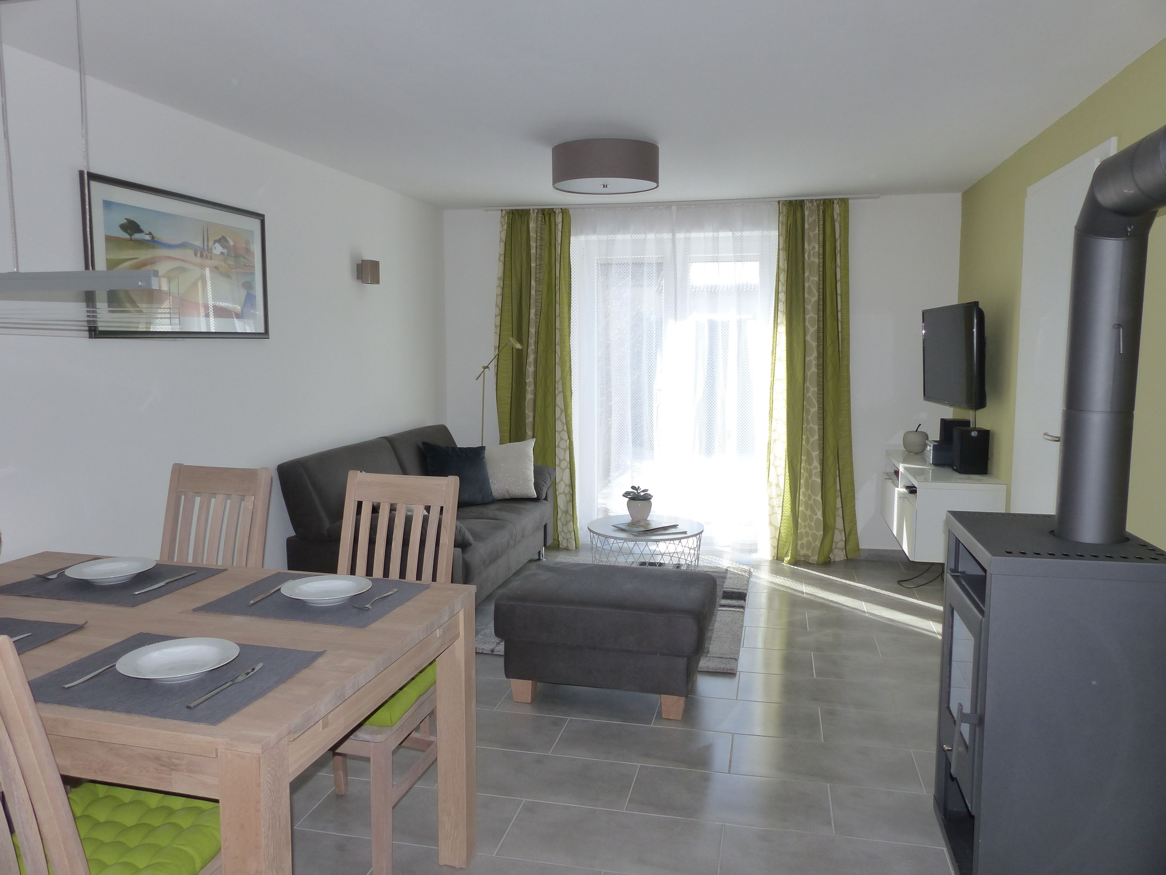 Apartment, 2 Schlafzimmer, Terrasse (Rose) | Wohnzimmer | Smart-TV