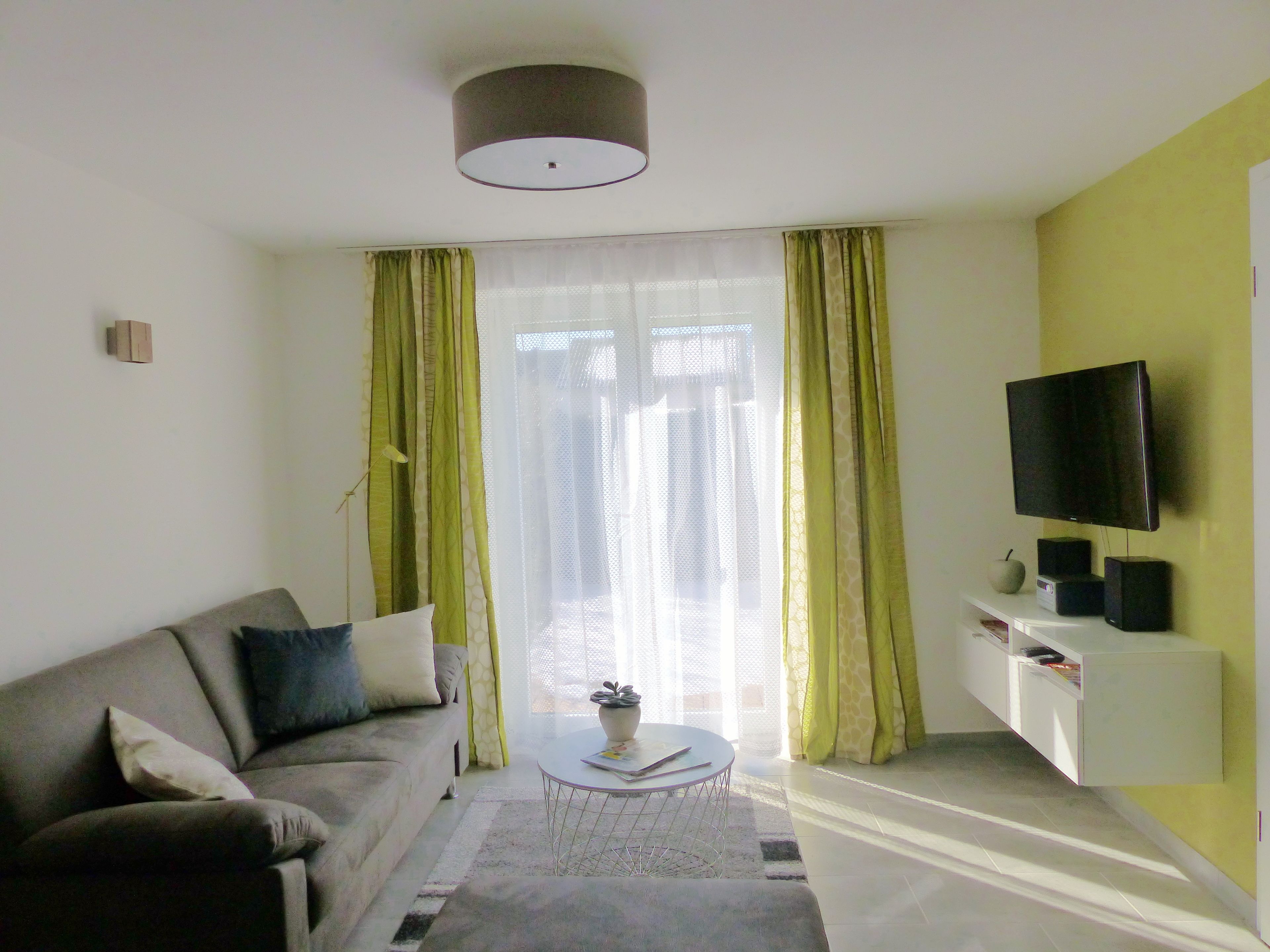 Apartment, 2 Schlafzimmer, Terrasse (Rose) | Wohnzimmer | Smart-TV