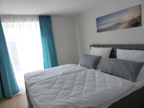 Apartment, 2 Bedrooms, Patio (Rose) | Living area | Smart TV - Ferienwohnungen Flora (Bad Windsheim)