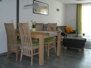 Apartment, 2 Bedrooms, Patio (Rose) | In-room dining - Ferienwohnungen Flora (Bad Windsheim)