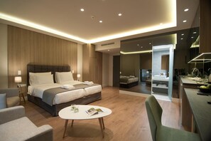 Hypo-allergenic bedding, minibar, in-room safe, laptop workspace