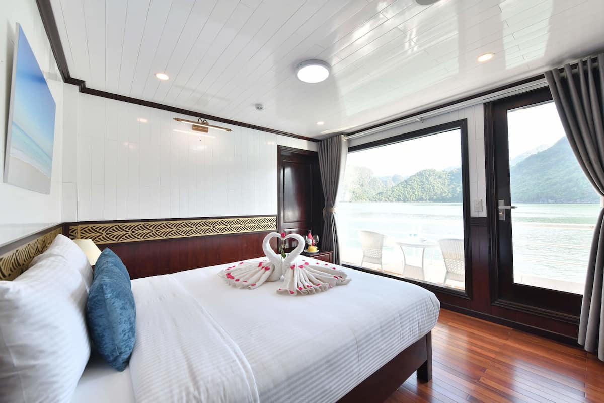 Deluxe Triple Room (FREE Two-way Transfer Service) | Down comforters, minibar, in-room safe, desk