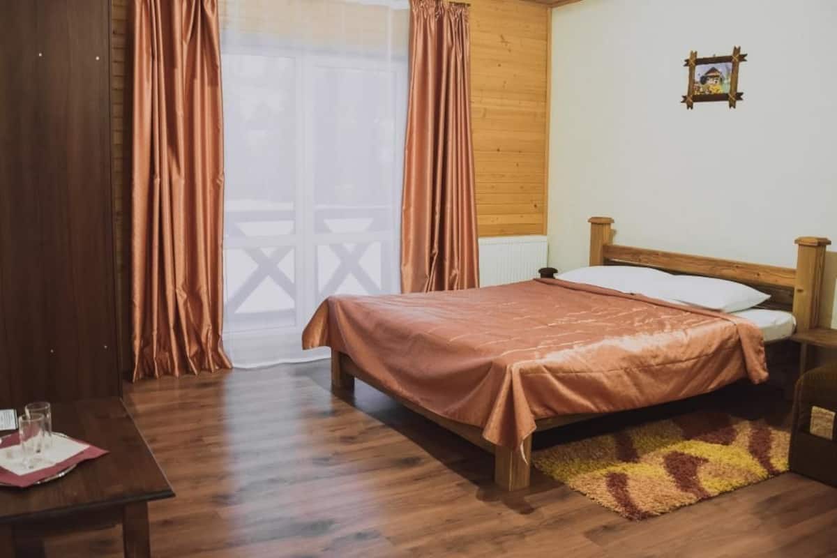 Habitación estándar doble | Caja fuerte, escritorio, cortinas opacas y sistema de insonorización