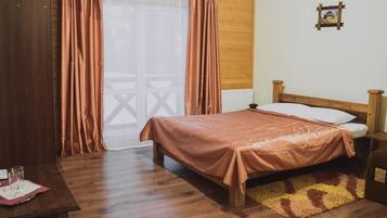 Standard Double Room | Peti besi dalam bilik, meja, langsir/tirai gelap terus, kalis bunyi