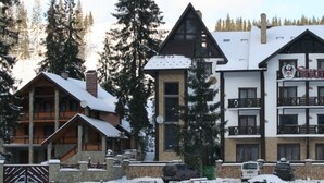 A multi-story hotel with a ski lodge and a restaurant. - Hotel Shulc (Bukovel)