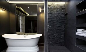 Articles de toilette gratuits, sèche-cheveux, serviettes fournies, savon
