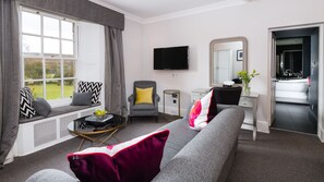 Luxury-Suite, 1 Schlafzimmer (Estate Suite) | Allergikerbettwaren, individuell eingerichtet, Verdunkelungsvorhänge