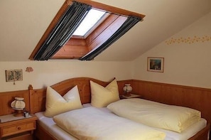 Apartment, 1 Bedroom (2 Adults) | Soundproofing, free WiFi - Ferienapartmenthaus Hubertushof (Mittenwald)
