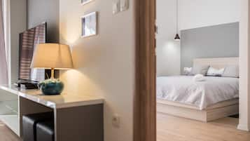 Apartment, 2 Bedrooms | 2 bedrooms, soundproofing, iron/ironing board, free WiFi