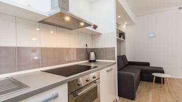 Apartment, 2 Bedrooms | Private kitchen | Fridge, microwave, oven, stovetop