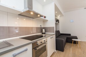 Apartment, 2 Schlafzimmer | Eigene Küche | Kühlschrank, Mikrowelle, Ofen, Herdplatte