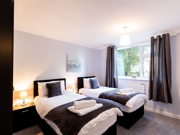Apartment, Private Bathroom | 2 bedrooms - 2-bedroom Apartment Woodgrange Court (Hoddesdon)