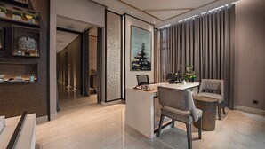 カップル用トリートメントルーム、スウェーデン式マッサージ、タイ式マッサ ージ、スポーツ マッサージ、マッサージ