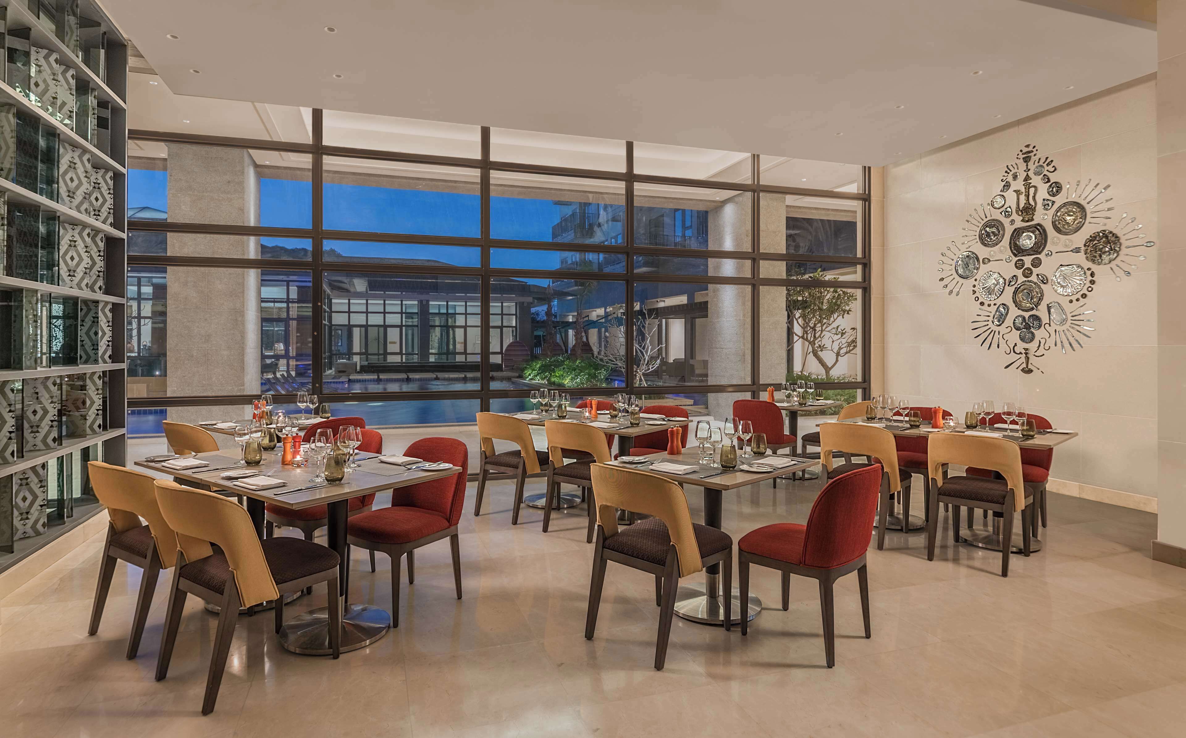 2 restaurants, breakfast, lunch, dinner served; thai cuisine