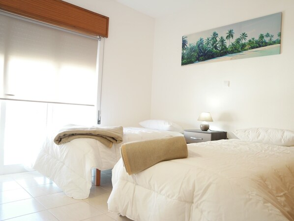 Double or Twin Room, Shared Bathroom | Free WiFi - Louise Guest House (Lagos)