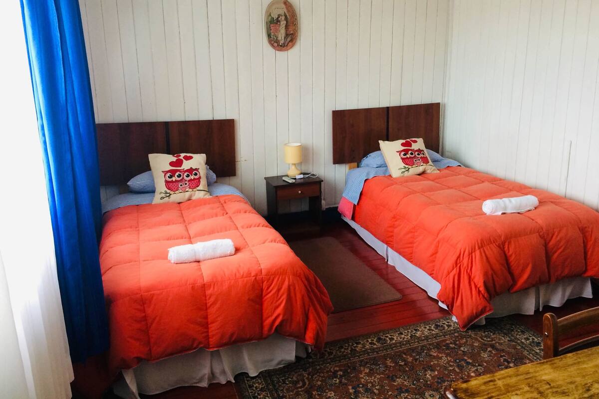 Basic Double Room, 2 Twin Beds, Non Smoking | Desk, free WiFi, bed sheets