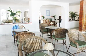 包含每日自助早餐