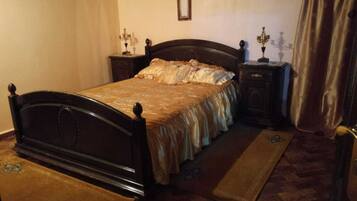 Apartment | Premium bedding, in-room safe, individually decorated